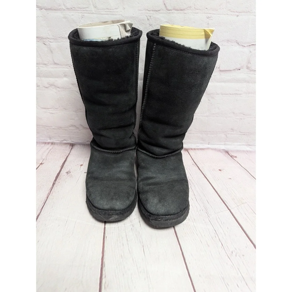 UGG Australia Women's 5815 Classic Black Suede Sheepskin Winter Boots Size 9